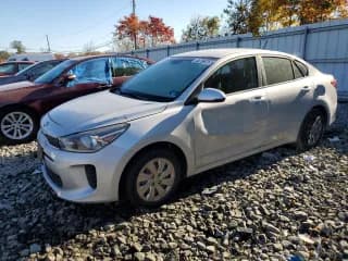 ✅ 2018 Kia Rio LX • VIN: 3KPA24ABXJE095388 • Lot: 82766755. Wystawiony na Copart z przebiegiem 62 406 mil. Bezpłatny archiwum sprzedaży aukcyjnych z USA i szczegółowy raport historii pojazdu na DreamBid. Zdjęcie 1.
