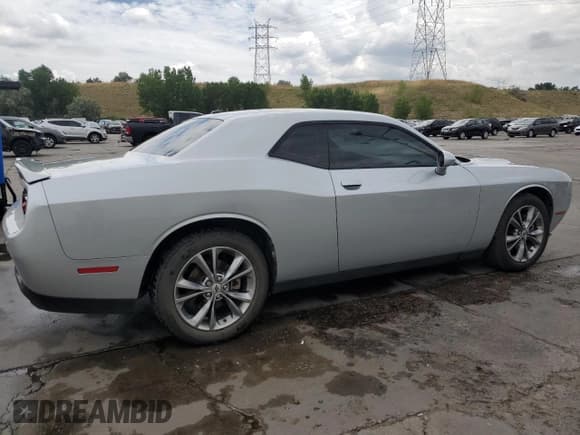 ✅ 2021 Dodge Challenger SXT • VIN: 2C3CDZGG3MH560982 • Lot: 65565605. Wystawiony na Copart z przebiegiem 70 876 mil. Bezpłatny archiwum sprzedaży aukcyjnych z USA i szczegółowy raport historii pojazdu na DreamBid. Zdjęcie 3.