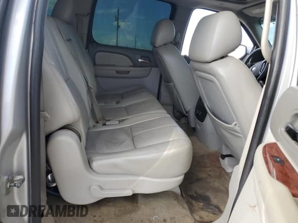 ✅ 2014 Chevrolet Suburban LT • VIN: 1GNSCJE03ER159779 • Lot: 72080684. Wystawiony na Copart z przebiegiem 283 207 mil. Bezpłatny archiwum sprzedaży aukcyjnych z USA i szczegółowy raport historii pojazdu na DreamBid. Zdjęcie 11.