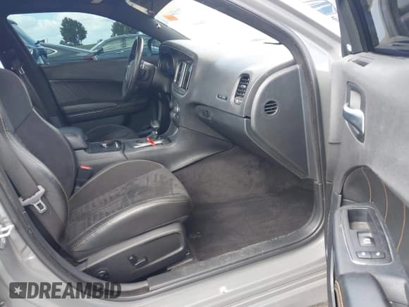 ✅ 2018 Dodge Charger R/T Scat Pack • VIN: 2C3CDXGJ5JH193420 • Lot: 43043636. Wystawiony na IAAI z przebiegiem 75 284 mil. Bezpłatny archiwum sprzedaży aukcyjnych z USA i szczegółowy raport historii pojazdu na DreamBid. Zdjęcie 5.