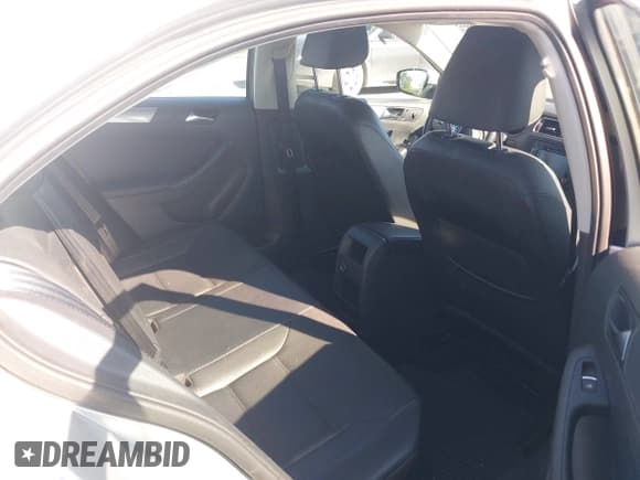 ✅ 2015 Volkswagen Jetta SE • VIN: 3VWD17AJ4FM323906 • Lot: 42543996. Listed on IAAI with 88,382 mi. Free auction sales archive from the USA and detailed vehicle history report at DreamBid. Image 8.