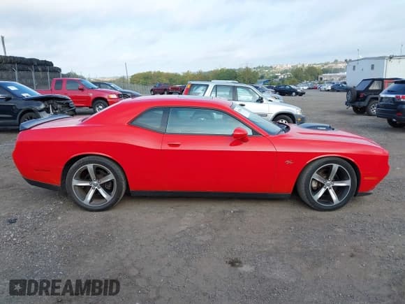 ✅ 2015 Dodge Challenger R/T • VIN: 2C3CDZAT9FH914013 • Lot: 43288641. Wystawiony na IAAI z przebiegiem 61 922 mil. Bezpłatny archiwum sprzedaży aukcyjnych z USA i szczegółowy raport historii pojazdu na DreamBid. Zdjęcie 13.