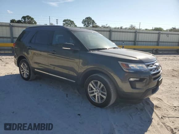 ✅ 2018 Ford Explorer XLT • VIN: 1FM5K8DHXJGC60795 • Lot: 93384275. Wystawiony na Copart z przebiegiem 99 538 mil. Bezpłatny archiwum sprzedaży aukcyjnych z USA i szczegółowy raport historii pojazdu na DreamBid. Zdjęcie 4.