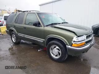 ✅ 2001 Chevrolet Blazer LT • VIN: 1GNDT13W212133371 • Lot: 41516111. Wystawiony na IAAI z przebiegiem 175 607 mil. Bezpłatny archiwum sprzedaży aukcyjnych z USA i szczegółowy raport historii pojazdu na DreamBid. Zdjęcie 1.