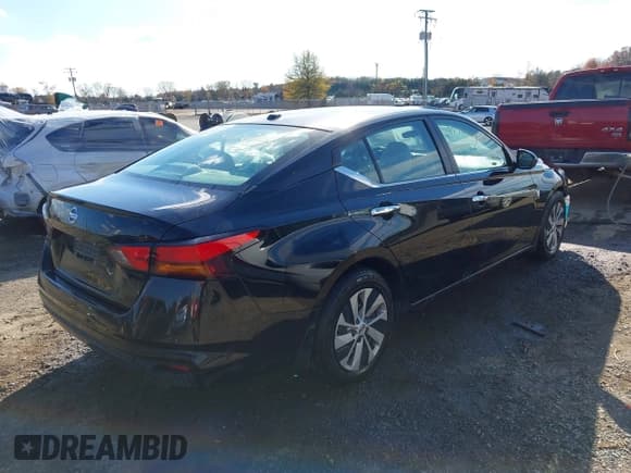 ✅ 2019 Nissan Altima S • VIN: 1N4BL4BV4KC111660 • Lot: 43579164. Listed on IAAI with 155,876 mi. Free auction sales archive from the USA and detailed vehicle history report at DreamBid. Image 4.