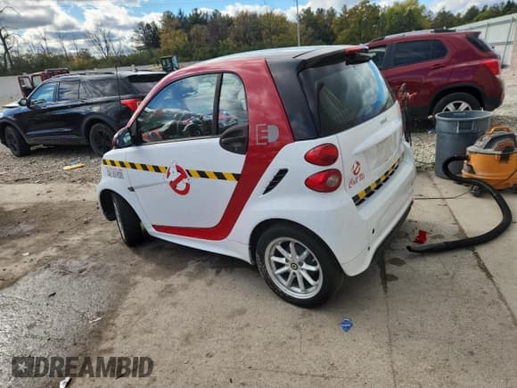 ✅ 2015 Smart fortwo Passion • VIN: WMEEJ9AA6FK834237 • Лот: 90071655. Опубликован ранее на Copart с пробегом Не указан. Бесплатный доступ к архиву аукционных продаж из США и подробный отчёт об истории автомобиля на DreamBid. Изображение 2.