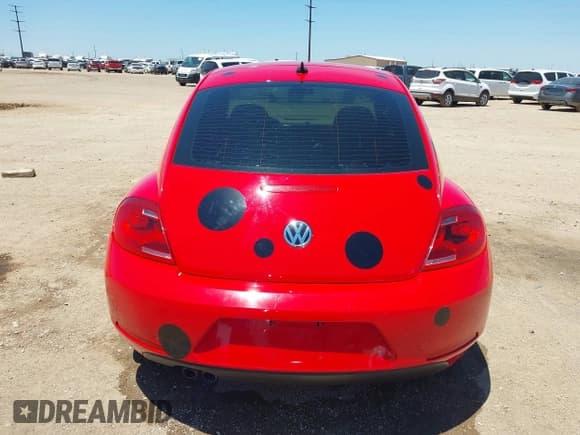 ✅ 2014 Volkswagen Beetle 2.5L • VIN: 3VWHX7AT8EM607412 • Lot: 42498009. Wystawiony na IAAI z przebiegiem 151 020 mil. Bezpłatny archiwum sprzedaży aukcyjnych z USA i szczegółowy raport historii pojazdu na DreamBid. Zdjęcie 17.