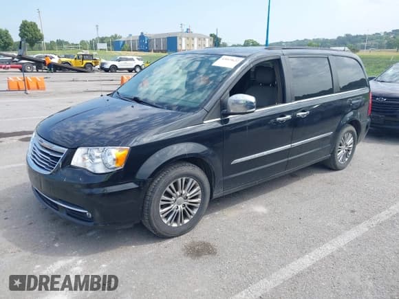 ✅ 2013 Chrysler Town & Country Touring L • VIN: 2C4RC1CG6DR537609 • Lot: 43019622. Listed on IAAI with 218,584 mi. Free auction sales archive from the USA and detailed vehicle history report at DreamBid. Image 2.