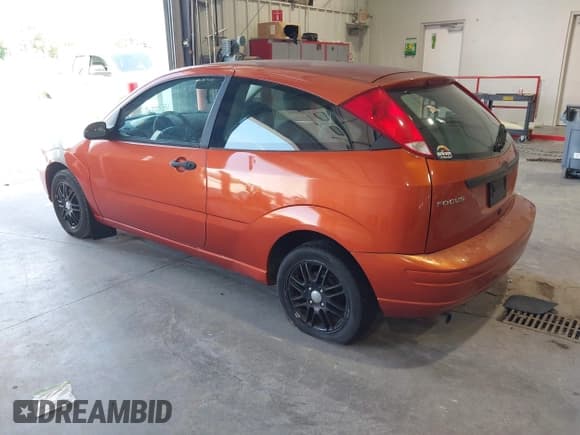 ✅ 2005 Ford Focus S • VIN: 3FAFP31N05R150706 • Лот: 42355781. Опубликован ранее на IAAI с пробегом 194 401 миль. Бесплатный доступ к архиву аукционных продаж из США и подробный отчёт об истории автомобиля на DreamBid. Изображение 3.