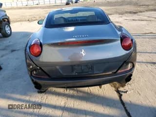 ✅ 2010 Ferrari California • VIN: ZFF65LJA8A0168430 • Lot: 45522895. Wystawiony na Copart z przebiegiem 25 999 mil. Bezpłatny archiwum sprzedaży aukcyjnych z USA i szczegółowy raport historii pojazdu na DreamBid. Zdjęcie 6.