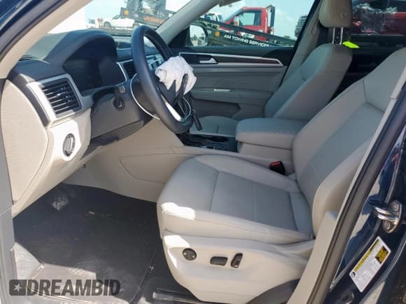 ✅ 2023 Volkswagen Atlas SE • VIN: 1V2DP2CA7PC543298 • Lot: 61067605. Wystawiony na Copart z przebiegiem 22 862 mil. Bezpłatny archiwum sprzedaży aukcyjnych z USA i szczegółowy raport historii pojazdu na DreamBid. Zdjęcie 7.