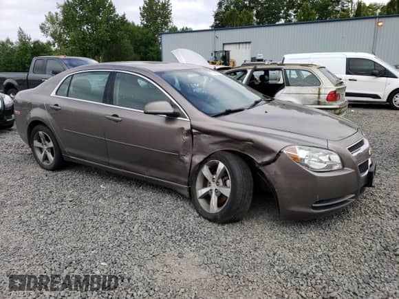 2011 Chevrolet Malibu 1LT z VIN 1G1ZC5E1XBF250318, wystawiony jako Copart lot #61763454 z przebiegiem 104 447 mil mil oraz Szkoda całkowita • Salvage title. Historia ofert i sprzedaży dostępna na DreamBid. Obrazek 4.