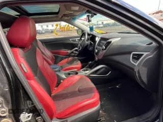 ✅ 2012 Hyundai Veloster w/Red Int • VIN: KMHTC6AD0CU055937 • Lot: 77083384. Wystawiony na Copart z przebiegiem Nie podano. Bezpłatny archiwum sprzedaży aukcyjnych z USA i szczegółowy raport historii pojazdu na DreamBid. Zdjęcie 5.