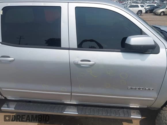 ✅ 2015 Chevrolet Silverado 2500HD LT • VIN: 1GC1KVEG3FF661609 • Lot: 42485031. Wystawiony na IAAI z przebiegiem 187 452 mil. Bezpłatny archiwum sprzedaży aukcyjnych z USA i szczegółowy raport historii pojazdu na DreamBid. Zdjęcie 13.