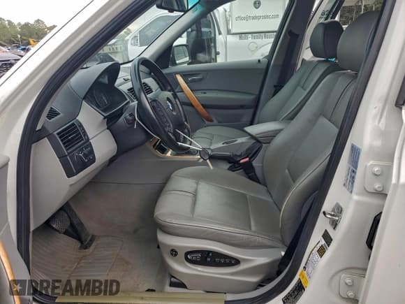 ✅ 2005 BMW X3 3.0i • VIN: WBXPA93495WD22340 • Lot: 94585595. Wystawiony na Copart z przebiegiem 129 323 mil. Bezpłatny archiwum sprzedaży aukcyjnych z USA i szczegółowy raport historii pojazdu na DreamBid. Zdjęcie 7.