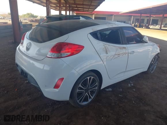 ✅ 2017 Hyundai Veloster Value Edition • VIN: KMHTC6ADXHU305501 • Lot: 43626462. Listed on IAAI with 96,597 mi. Free auction sales archive from the USA and detailed vehicle history report at DreamBid. Image 4.