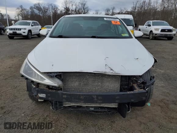 ✅ 2019 Hyundai Elantra SE • VIN: 5NPD74LF2KH433507 • Lot: 92826305. Listed on Copart with 111,627 mi. Free auction sales archive from the USA and detailed vehicle history report at DreamBid. Image 5.