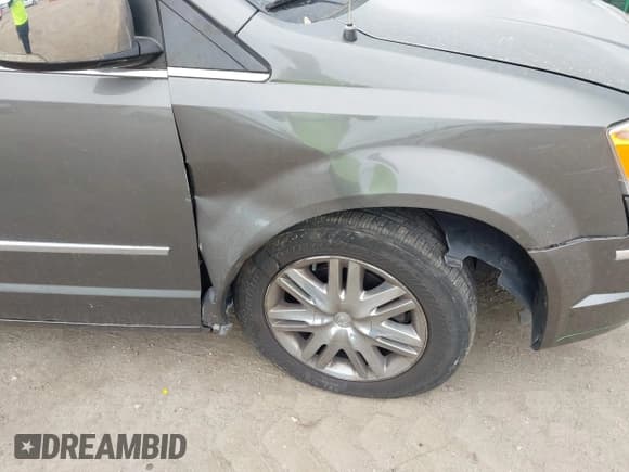 ✅ 2010 Chrysler Town & Country Limited • VIN: 2A4RR7DX2AR451719 • Lot: 42351759. Wystawiony na IAAI z przebiegiem 163 635 mil. Bezpłatny archiwum sprzedaży aukcyjnych z USA i szczegółowy raport historii pojazdu na DreamBid. Zdjęcie 6.