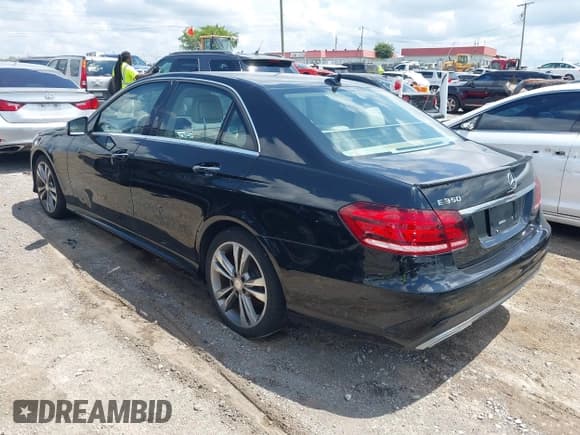 ✅ 2016 Mercedes-Benz E 350 Sport • VIN: WDDHF5KB5GB293458 • Lot: 42828581. Listed on IAAI with 141,642 mi. Free auction sales archive from the USA and detailed vehicle history report at DreamBid. Image 3.