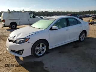2014 Toyota Camry L z VIN 4T1BF1FK5EU414120, wystawiony jako Copart lot #80373665 z przebiegiem 289 260 mil mil oraz Szkoda całkowita • Salvage title. Historia ofert i sprzedaży dostępna na DreamBid. Obrazek 1.