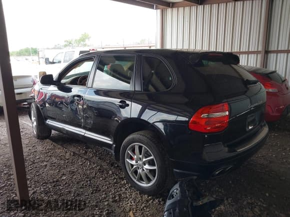 ✅ 2008 Porsche Cayenne Turbo • VIN: WP1AC29P08LA93585 • Lot: 39443469. Wystawiony na IAAI z przebiegiem 73 157 mil. Bezpłatny archiwum sprzedaży aukcyjnych z USA i szczegółowy raport historii pojazdu na DreamBid. Zdjęcie 3.