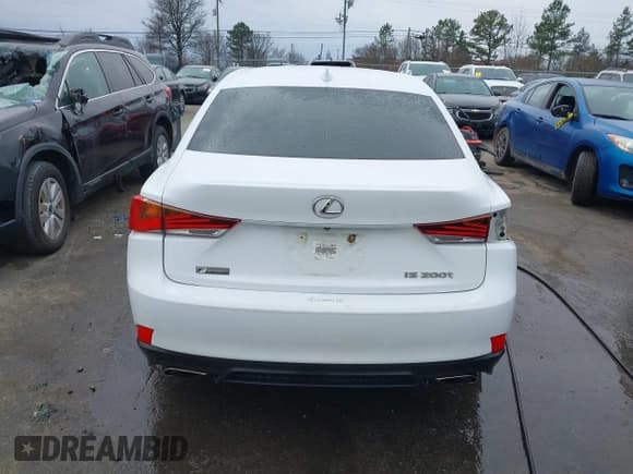 ✅ 2017 Lexus IS 200t • VIN: JTHBA1D25H5051031 • Lot: 41596955. Wystawiony na IAAI z przebiegiem 151 760 mil. Bezpłatny archiwum sprzedaży aukcyjnych z USA i szczegółowy raport historii pojazdu na DreamBid. Zdjęcie 16.