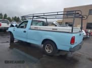 ✅ 2002 Ford F-150 XL • VIN: 1FTRF17W52KA32102 • Lot: 43752125. Wystawiony na IAAI z przebiegiem 303 926 mil. Bezpłatny archiwum sprzedaży aukcyjnych z USA i szczegółowy raport historii pojazdu na DreamBid. Zdjęcie 3.