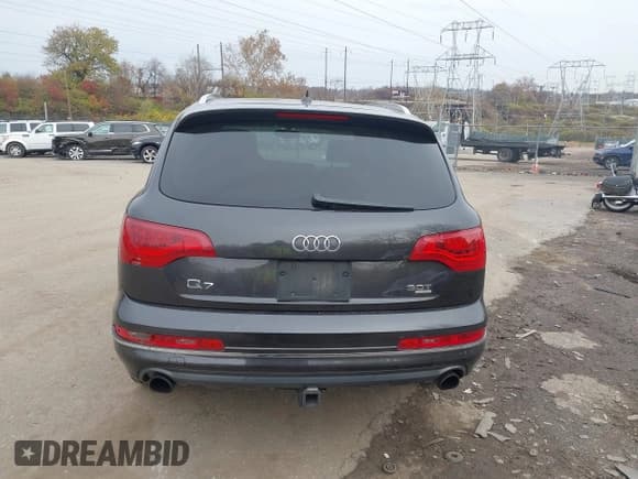 ✅ 2015 Audi Q7 Premium Plus • VIN: WA1LGAFE6FD018404 • Lot: 43781827. Wystawiony na IAAI z przebiegiem 161 962 mil. Bezpłatny archiwum sprzedaży aukcyjnych z USA i szczegółowy raport historii pojazdu na DreamBid. Zdjęcie 16.