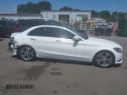 ✅ 2016 Mercedes-Benz C 300 • VIN: WDDWF4JB7GR111740 • Lot: 42811403. Wystawiony na IAAI z przebiegiem 81 978 mil. Bezpłatny archiwum sprzedaży aukcyjnych z USA i szczegółowy raport historii pojazdu na DreamBid. Zdjęcie 13.