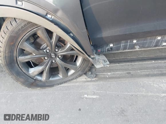 ✅ 2017 Hyundai Santa Fe Ultimate • VIN: 5XYZWDLA7HG422662 • Lot: 43779355. Listed on IAAI with 160,549 mi. Free auction sales archive from the USA and detailed vehicle history report at DreamBid. Image 18.