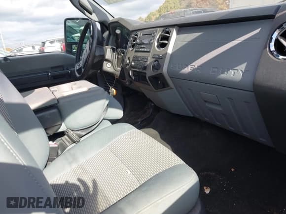 ✅ 2012 Ford F-250 XL • VIN: 1FT7X2B61CEB90910 • Lot: 43516373. Wystawiony na IAAI z przebiegiem 99 252 mil. Bezpłatny archiwum sprzedaży aukcyjnych z USA i szczegółowy raport historii pojazdu na DreamBid. Zdjęcie 5.