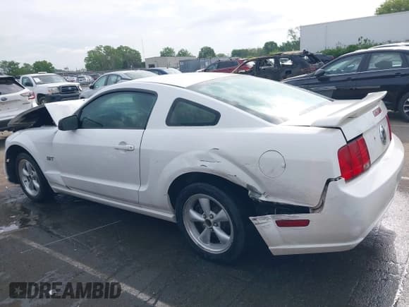 ✅ 2006 Ford Mustang GT Deluxe • VIN: 1ZVFT82H865246421 • Lot: 42007809. Listed on IAAI with 205,896 mi. Free auction sales archive from the USA and detailed vehicle history report at DreamBid. Image 14.