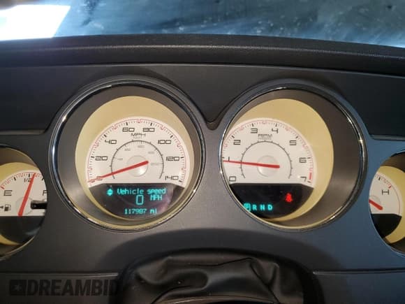 ✅ 2013 Dodge Challenger SXT • VIN: 2C3CDYAG2DH620026 • Lot: 42370555. Wystawiony na Copart z przebiegiem 117 987 mil. Bezpłatny archiwum sprzedaży aukcyjnych z USA i szczegółowy raport historii pojazdu na DreamBid. Zdjęcie 9.