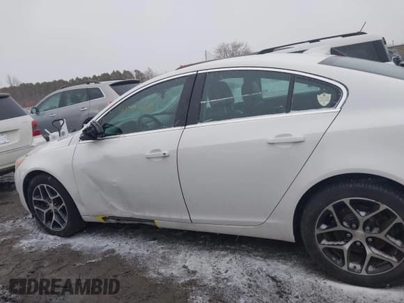 ✅ 2017 Buick Regal Sport Touring • VIN: 2G4GL5EX9H9164787 • Lot: 41729510. Listed on IAAI with 152,302 mi. Free auction sales archive from the USA and detailed vehicle history report at DreamBid. Image 15.