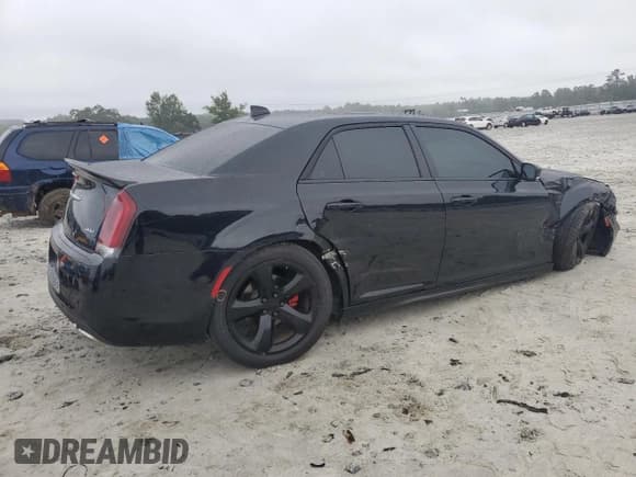 ✅ 2019 Chrysler 300 S • VIN: 2C3CCABT5KH639186 • Lot: 68371165. Wystawiony na Copart z przebiegiem 117 448 mil. Bezpłatny archiwum sprzedaży aukcyjnych z USA i szczegółowy raport historii pojazdu na DreamBid. Zdjęcie 3.