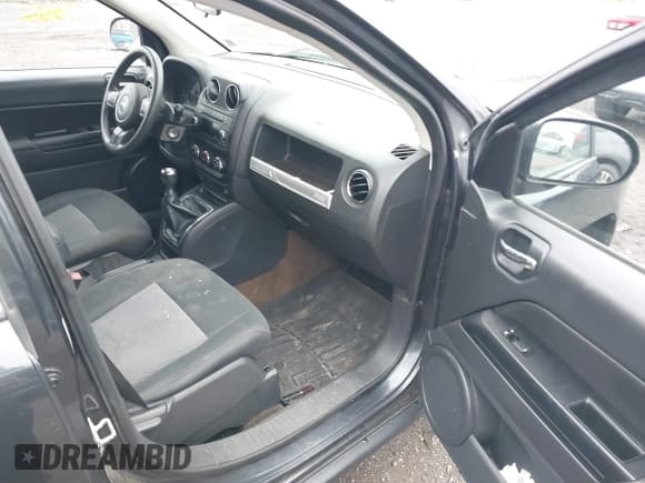 ✅ 2014 Jeep Compass Sport • VIN: 1C4NJDBB2ED530382 • Лот: 43602464. Опубликован ранее на IAAI с пробегом 137 137 миль. Бесплатный доступ к архиву аукционных продаж из США и подробный отчёт об истории автомобиля на DreamBid. Изображение 5.