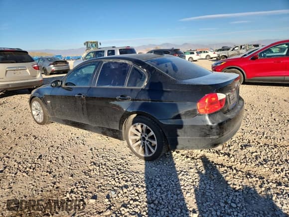 ✅ 2008 BMW 3 Series 328xi • VIN: WBAVC93588K040462 • Lot: 90397125. Wystawiony na Copart z przebiegiem 232 647 mil. Bezpłatny archiwum sprzedaży aukcyjnych z USA i szczegółowy raport historii pojazdu na DreamBid. Zdjęcie 2.