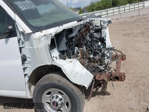 ✅ 2017 GMC Savana Cargo • VIN: 1GTW7BFF1H1105049 • Lot: 42570332. Listed on IAAI with 86,299 mi. Free auction sales archive from the USA and detailed vehicle history report at DreamBid. Image 17.