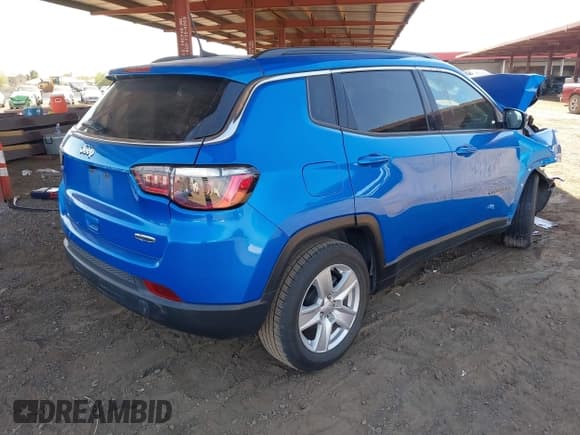 ✅ 2022 Jeep Compass Latitude • VIN: 3C4NJCBB2NT139253 • Lot: 42979620. Listed on IAAI with 70,676 mi. Free auction sales archive from the USA and detailed vehicle history report at DreamBid. Image 4.