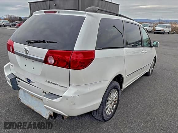 ✅ 2008 Toyota Sienna XLE • VIN: 5TDZK22C98S139766 • Lot: 94680425. Wystawiony na Copart z przebiegiem 135 574 mil. Bezpłatny archiwum sprzedaży aukcyjnych z USA i szczegółowy raport historii pojazdu na DreamBid. Zdjęcie 4.