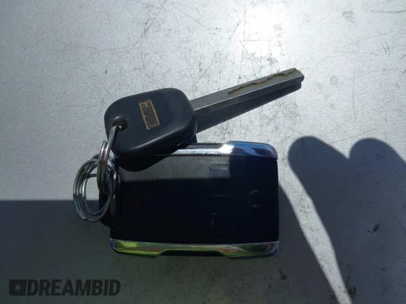 ✅ 2016 GMC Sierra 2500HD Denali • VIN: 1GT12UE82GF267605 • Lot: 43109555. Listed on IAAI with 242,681 mi. Free auction sales archive from the USA and detailed vehicle history report at DreamBid. Image 11.