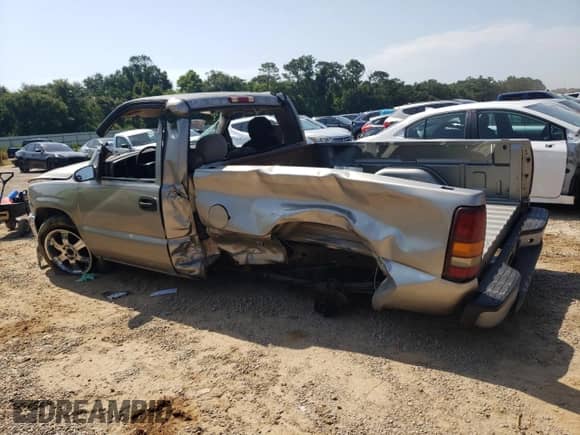 2002 GMC Sierra 1500 with VIN 1GTEC14W02Z290420, listed as a Copart auction lot 65817084 with 273,128 mi miles and Salvage title. Bid and sale history available at DreamBid. Image 2.