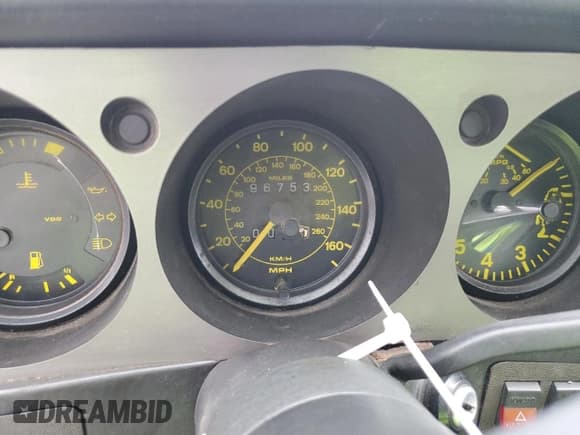 ✅ 1983 Porsche 944 • VIN: WP0AA0948DN453105 • Лот: 58870185. Опубликован ранее на Copart с пробегом 96 753 миль. Бесплатный доступ к архиву аукционных продаж из США и подробный отчёт об истории автомобиля на DreamBid. Изображение 9.