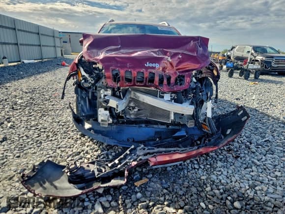 ✅ 2019 Jeep Cherokee Latitude Plus • VIN: 1C4PJMLB0KD398175 • Lot: 94916755. Wystawiony na Copart z przebiegiem 83 847 mil. Bezpłatny archiwum sprzedaży aukcyjnych z USA i szczegółowy raport historii pojazdu na DreamBid. Zdjęcie 5.