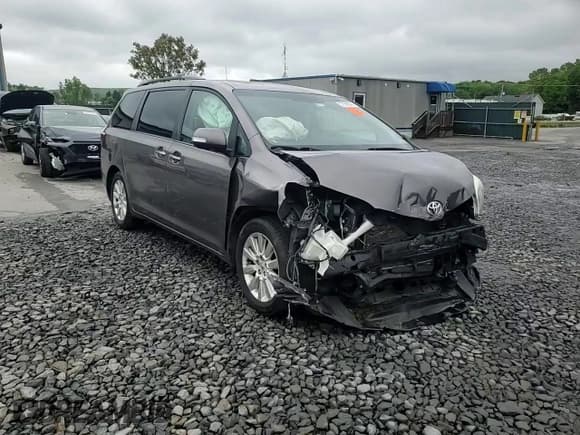 ✅ 2015 Toyota Sienna Limited • VIN: 5TDDK3DC7FS094949 • Lot: 57659845. Listed on Copart with 112,949 mi. Free auction sales archive from the USA and detailed vehicle history report at DreamBid. Image 14.