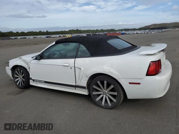 ✅ 2002 Ford Mustang Deluxe • VIN: 1FAFP44402F206080 • Лот: 69954824. Опубликован ранее на Copart с пробегом Не указан. Бесплатный доступ к архиву аукционных продаж из США и подробный отчёт об истории автомобиля на DreamBid. Изображение 2.