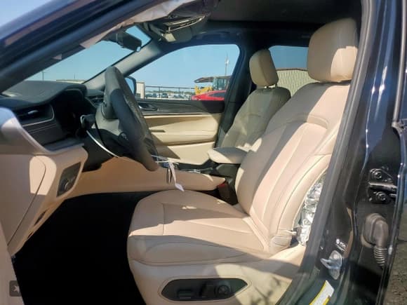 ✅ 2025 Jeep Grand Cherokee Limited • VIN: 1C4RJGBG1SC289186 • Лот: 80185855. Опубликован ранее на Copart с пробегом 1 746 миль. Бесплатный доступ к архиву аукционных продаж из США и подробный отчёт об истории автомобиля на DreamBid. Изображение 7.