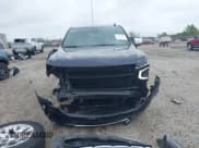 ✅ 2022 Chevrolet Suburban Premier • VIN: 1GNSKFKD4NR340736 • Lot: 40483126. Wystawiony na IAAI z przebiegiem 29 240 mil. Bezpłatny archiwum sprzedaży aukcyjnych z USA i szczegółowy raport historii pojazdu na DreamBid. Zdjęcie 13.