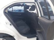 ✅ 2021 Toyota Camry Hybrid LE • VIN: 4T1C31AKXMU021961 • Lot: 43272682. Wystawiony na IAAI z przebiegiem 80 807 mil. Bezpłatny archiwum sprzedaży aukcyjnych z USA i szczegółowy raport historii pojazdu na DreamBid. Zdjęcie 8.