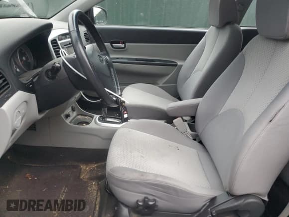 ✅ 2010 Hyundai Accent SE • VIN: KMHCN3AC9AU184868 • Лот: 91652685. Опубликован ранее на Copart с пробегом 76 155 миль. Бесплатный доступ к архиву аукционных продаж из США и подробный отчёт об истории автомобиля на DreamBid. Изображение 7.